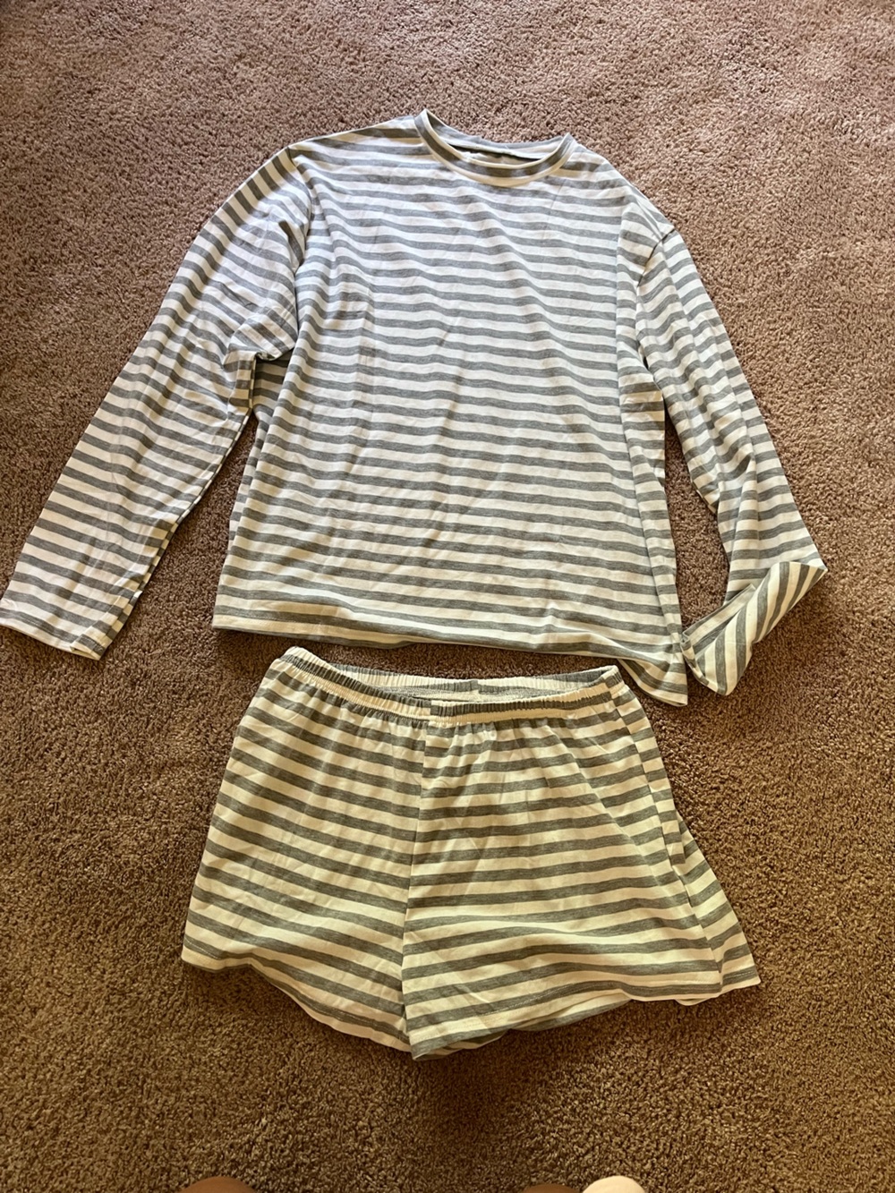 Gray & white lounge set